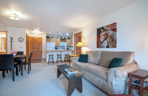 Driggs Condominio | Tour National Parks! Hot Tubs & Gym! End Unit! Jackson Hole & Teton Valley, ID!