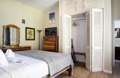 Tower Isle Apartamento | Tower Isles Condo with sea views