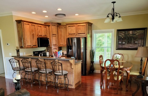 Tompkinsville Casa | Town Cabin