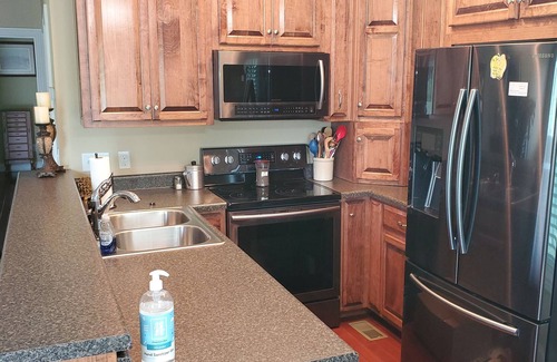 Tompkinsville Casa | Town Cabin