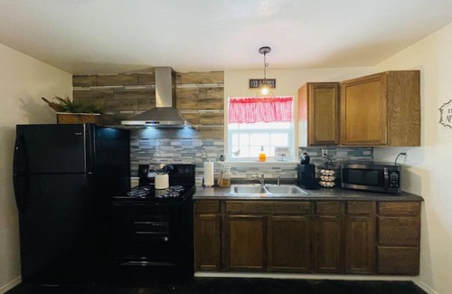 Checotah Casa | Town & Country Cottage