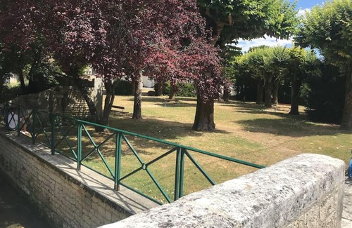 Aulnay Casa | Town house Aulnay, walk to bars/restaurants