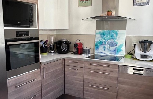 Chateau Gombert Casa | Town house, Marseille, in the heart of the Chateau Gombert district