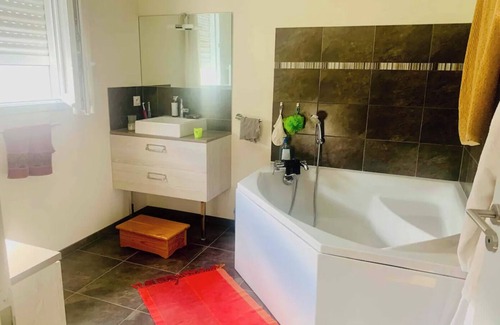 Saint-Serge Casa | Town house near town center + parks and gardens