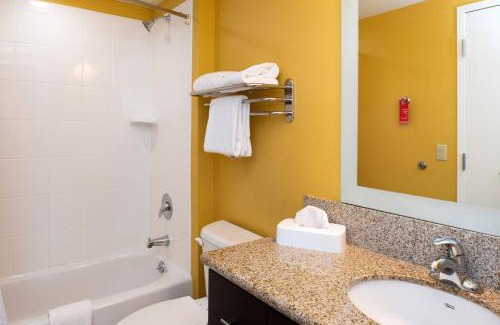 Greenacres Hotel | TownePlace Suites by Marriott Bakersfield West