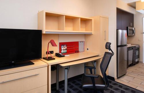 Greenacres Hotel | TownePlace Suites by Marriott Bakersfield West