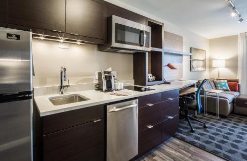 Cleveland Hotel | TownePlace Suites by Marriott Cleveland