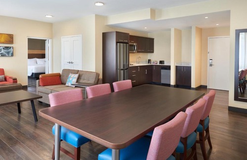 Oakville Hotel | TownePlace Suites by Marriott Toronto Oakville