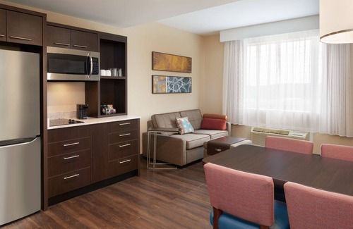 Oakville Hotel | TownePlace Suites by Marriott Toronto Oakville