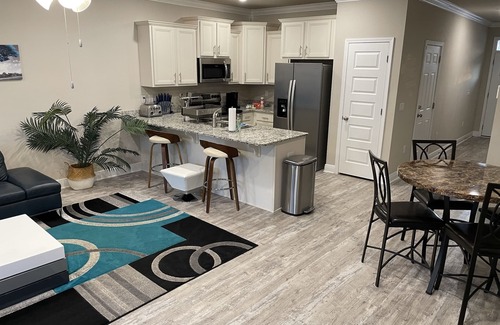 South Pensacola Casa | Townhome in Downtown Pensacola w/ POOL