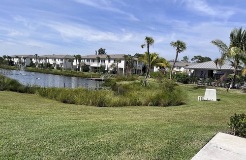 West Palm Beach Casa | Townhome in the Heart of Royal Palm