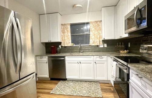 Parker Lane Casa | Townhome with private 2 car garage- 10 min frm DT