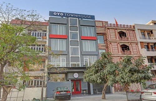Noida Hotel | Townhouse 587 Sector 19