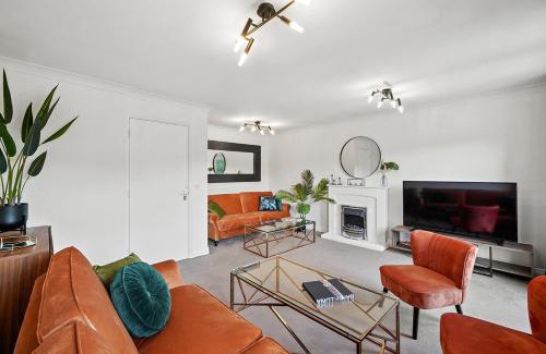 Dartford Casa | Townhouse in Dartford sleeps 8 with free parking