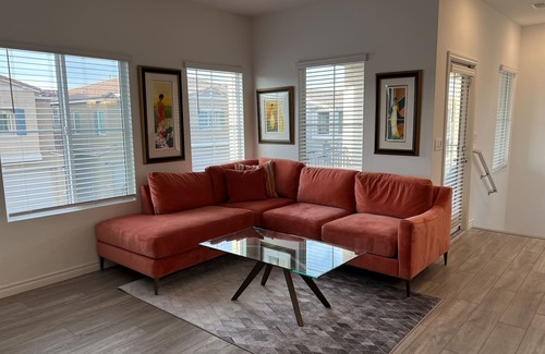 Henderson Condominio | Townhouse in Gated Community