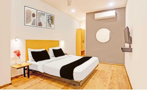 Kanpur Hotel | Townhouse Oak Panki Panchmukhi Hanuman Temple Formerly Hotel Rudra