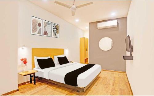 Kanpur Hotel | Townhouse Oak Panki Panchmukhi Hanuman Temple Formerly Hotel Rudra