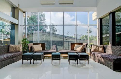 Pekanbaru Hotel | Townhouse Oak Pekanbaru near Mall Pekanbaru formerly Hotel Grand Sahara