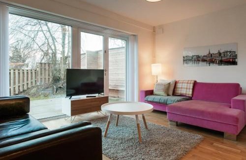 Sollentuna Villa | townhouse on Arlanda Stockholm metro line - easy checkin