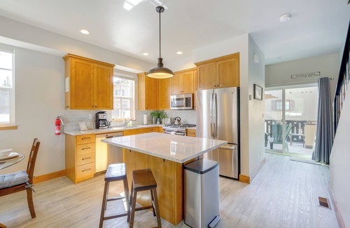 McCall Casa | ¡NUEVO! Casa de pueblo moderna con pozo de fuego en el centro de McCall