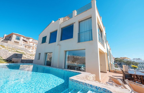 Cala Agulla Apartamento | Adosado con piscina privada en primera línea del mar