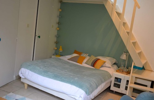 Talence Casa | Casa adosada con piscina y jardín