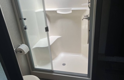 Norwalk Casa | ToyHauler 5th Wheel in the country