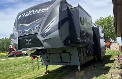 Norwalk Casa | ToyHauler 5th Wheel in the country