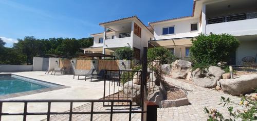 Sainte-Lucie-de-Porto-Vecchio Apartamento | Très belle Résidence vue mer et piscine chauffée - BACCALOCATION