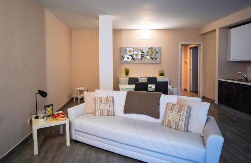 Angera Apartamento | Tra la Rocca e il lago