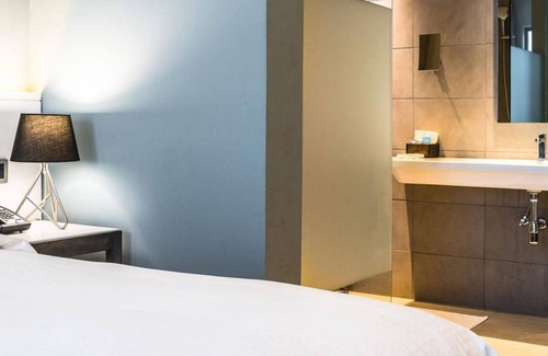 Gigiri Cama Y Desayuno | Trademark Hotel, Trademark Suite Double Room in Nairobi no006