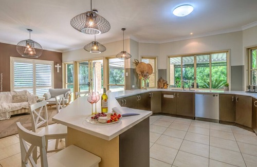 Dundowran Beach Casa | Tradie Haven when wking away -BBQ, Walk to beach