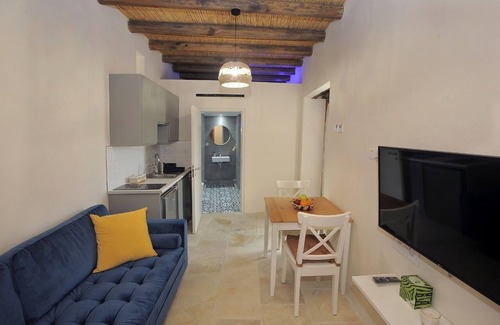 Agios Theodoros Cabina | Traditional Luxury Suite