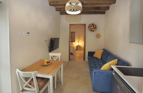 Agios Theodoros Cabina | Traditional Luxury Suite