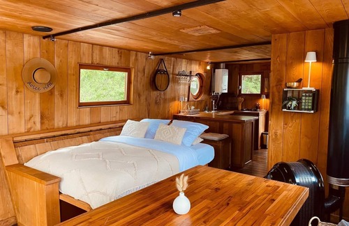 Saint-Jean-de-la-Croix Casa | Traditional Loire boat, near Angers