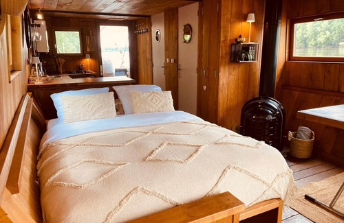 Saint-Jean-de-la-Croix Casa | Traditional Loire boat, near Angers