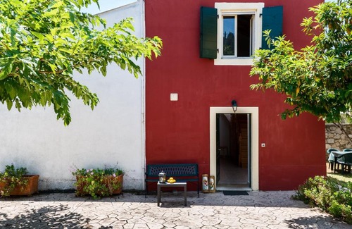 Dafnata Apartamento | Traditional Rustic Maisonette by Konnect