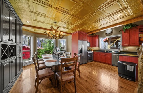 Charter Hills Cabina | Traditional Cabin with Lots of Space