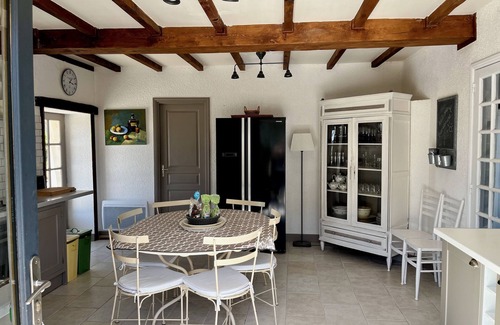 Juillac-le-Coq Casa | Villa Charentais tradicional cerca de Cognac, con piscina privada climatizada y jardín