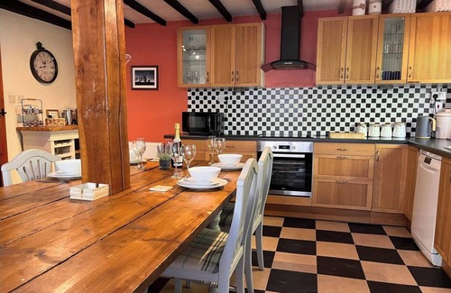 Stanton Drew Cabaña | Traditional Country Cottage