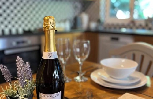 Stanton Drew Cabaña | Traditional Country Cottage