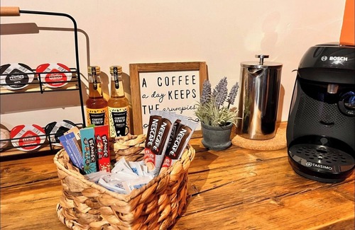 Stanton Drew Cabaña | Traditional Country Cottage