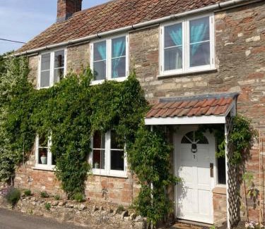 Stanton Drew Casa | Traditional Country Cottage