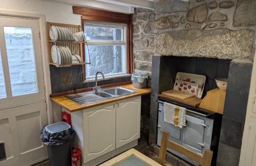 Mousehole Casa | Traditional Fisherman's Cottage with 3 bedrooms