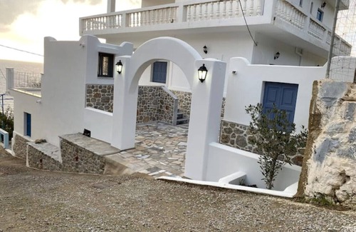 Panormos Casa | Traditional Greek Home only 5 min walking from Platy Gyalos beach!