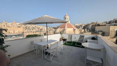 Cospicua Apartamento | Traditional Guest House with shared roof terrace and jacuzzi GOBLU