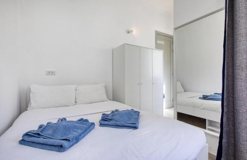 Cospicua Apartamento | Traditional Guest House with shared roof terrace and jacuzzi GOBLU