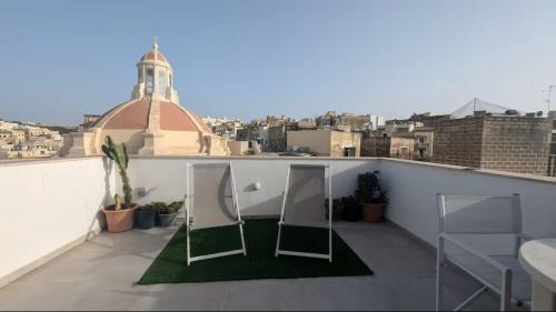 Cospicua Apartamento | Traditional Guest House with shared roof terrace and jacuzzi GOBLU