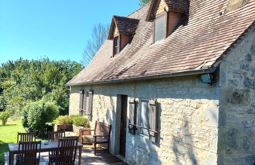 Issendolus Casa | Traditional Lot cottage