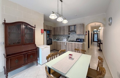 Nadur Apartamento | Traditional Maltese 3BD Apartment